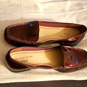 Anne Klein Deep Cranberry/ Chocolatepatent leather loafers. Excellent Condition.